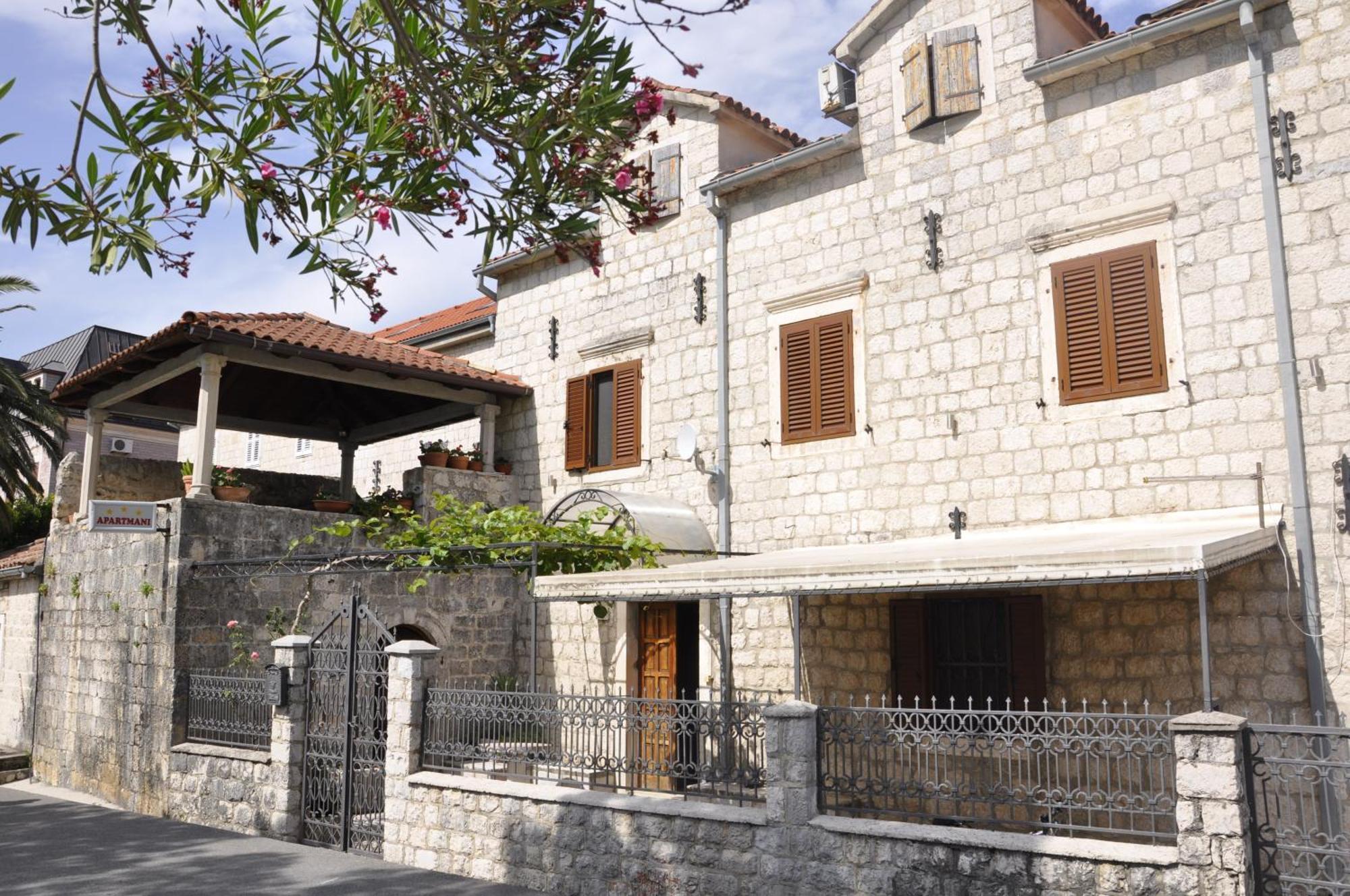 Apartments Vujosevic โกตอร์ ภายนอก รูปภาพ